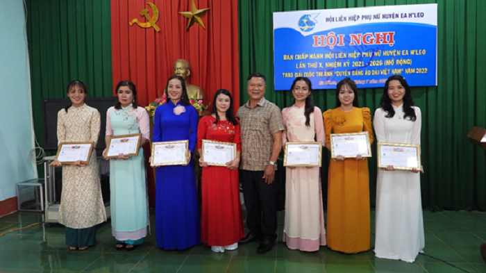 tong ket giai  trao cuoc thi hoa hau ao dai 1